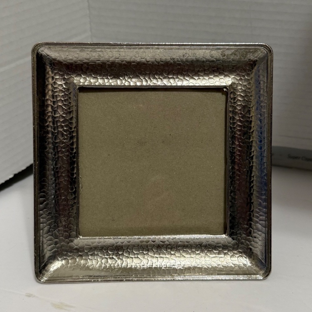 Max Studio Home Hammered Metal Photo Frame – Silver
